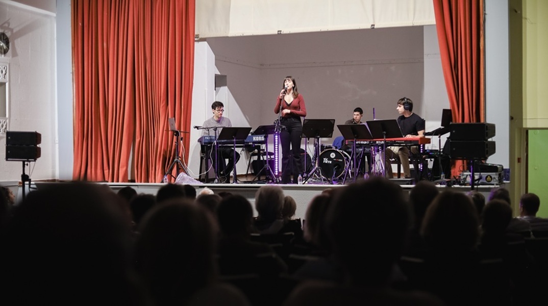 Η Χριστίνα Ψύχα με την μπάντα της στο Ελύμνιον, στη Λίμνη Ευβοίας