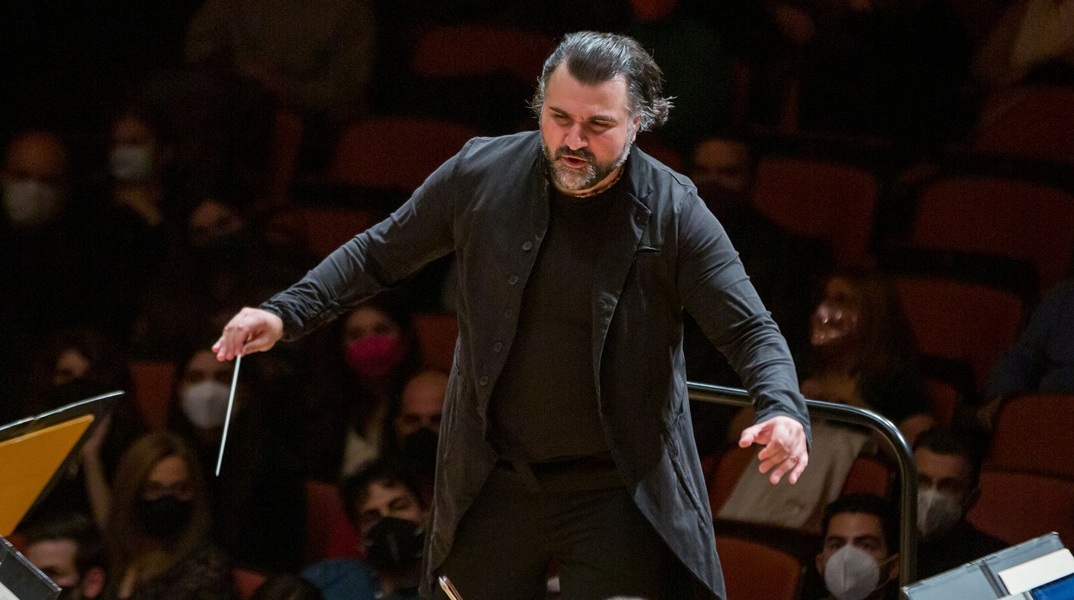 Ο καταξιωμένος μαέστρος Γιώργος Μπαλατσινός αναλαμβάνει καλλιτεχνικός διευθυντής της Ιταλικής Συμφωνικής Abruzzese