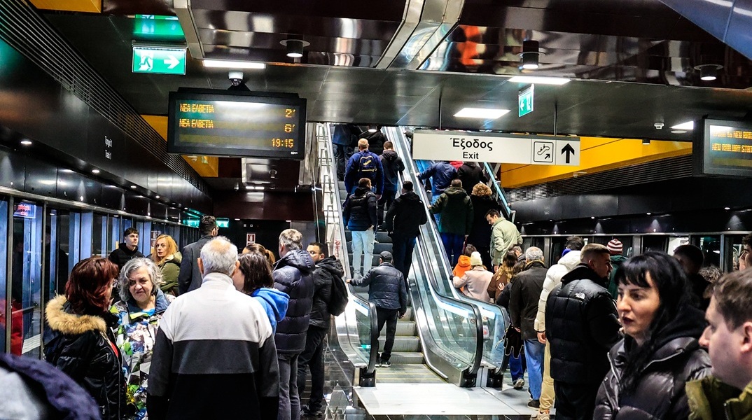 Με προβλήματα η λειτουργία του μετρό Θεσσαλονίκης - Συνωστισμός στον σταθμό «Πανεπιστήμιο»