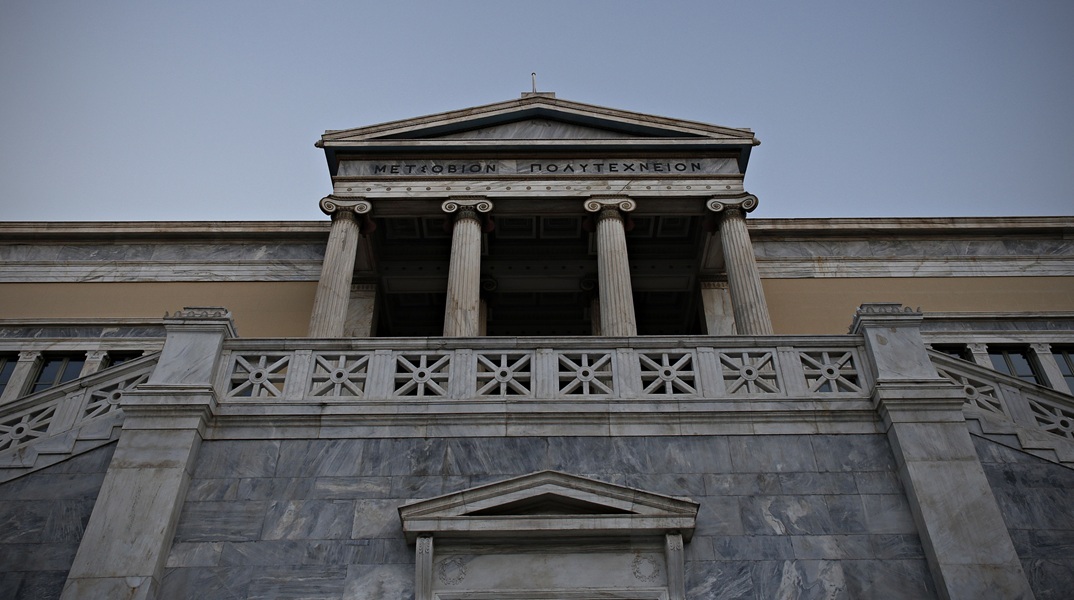 Φοιτητής καταδικάστηκε σε 14 μήνες φυλάκιση για σύνθημα σε τοίχο του ΕΜΠ