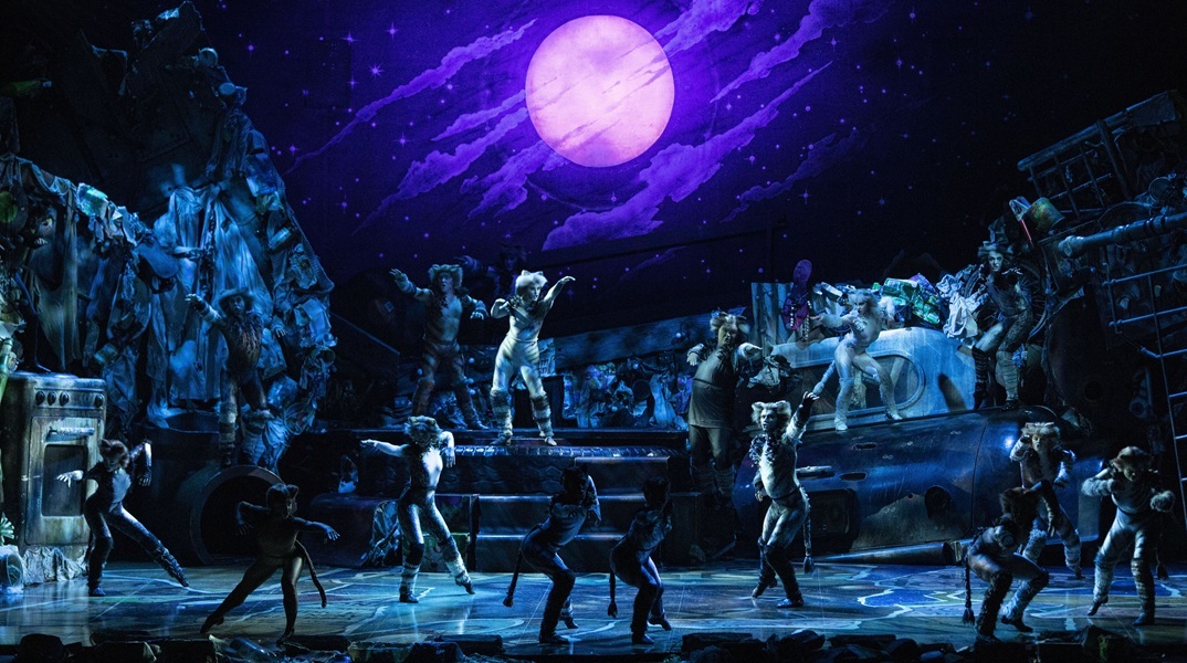Cats στο Christmas Theater