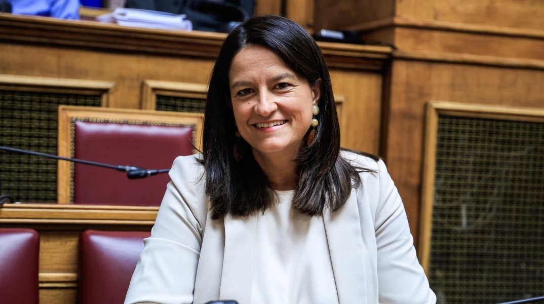 Η Υπουργός Εργασίας και Κοινωνικής Ασφάλισης, Νίκη Κεραμέως.