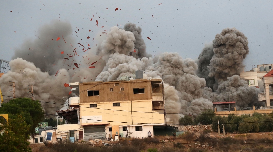 σπιτι, εκρηξη, καπνοι