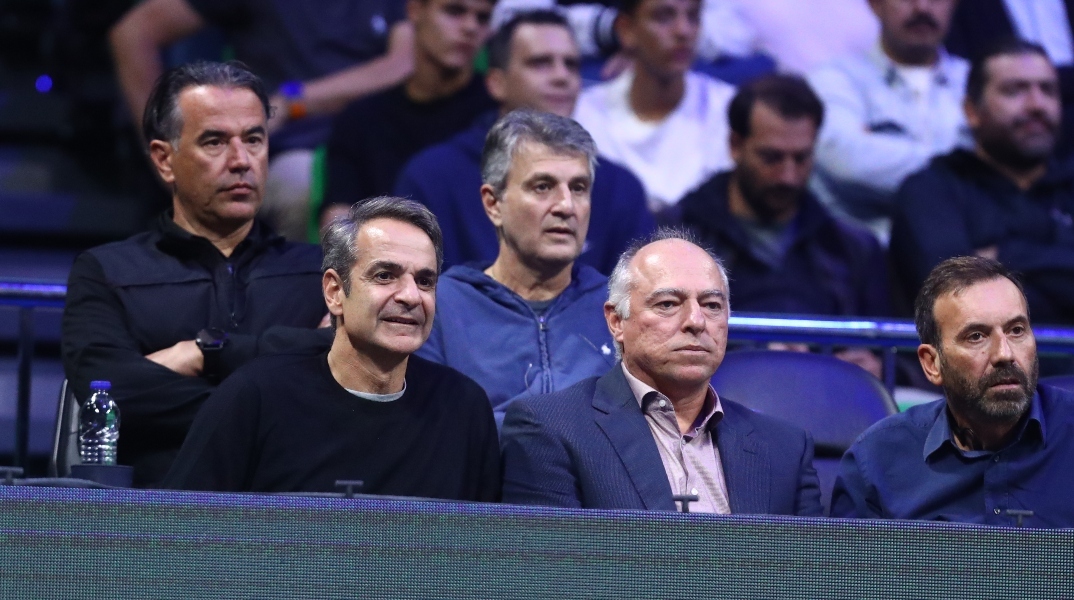 Μητσοτάκης: Στις εξέδρες του Telecom Center Athens για χάρη του… Τζόκοβιτς (pic)