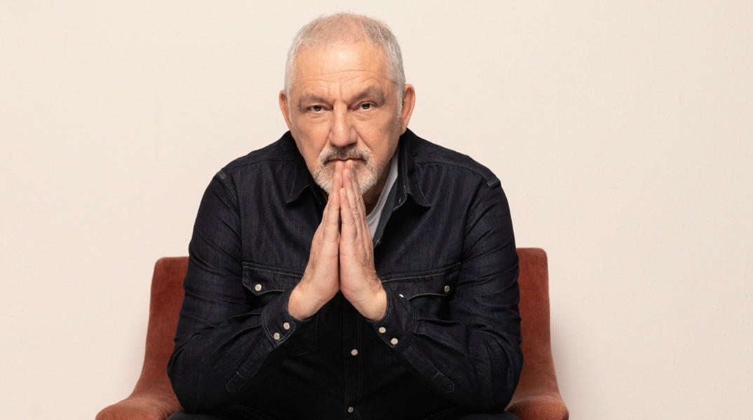 Νίκος Πορτοκάλογλου  «Ανάμεσα σε φίλους»