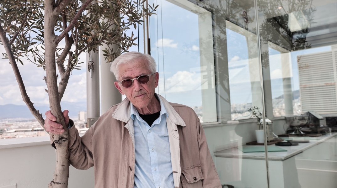 Ο Θοδωρής Καλλιφατίδης