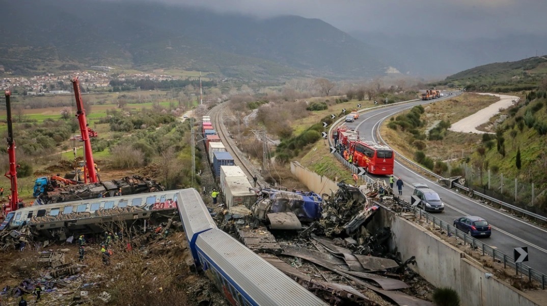Τέμπη, συντριμμια τρενου