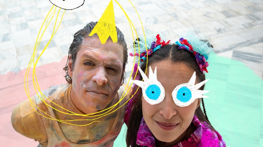 In Motion: Ένα άγαλμα που το ’σκασε