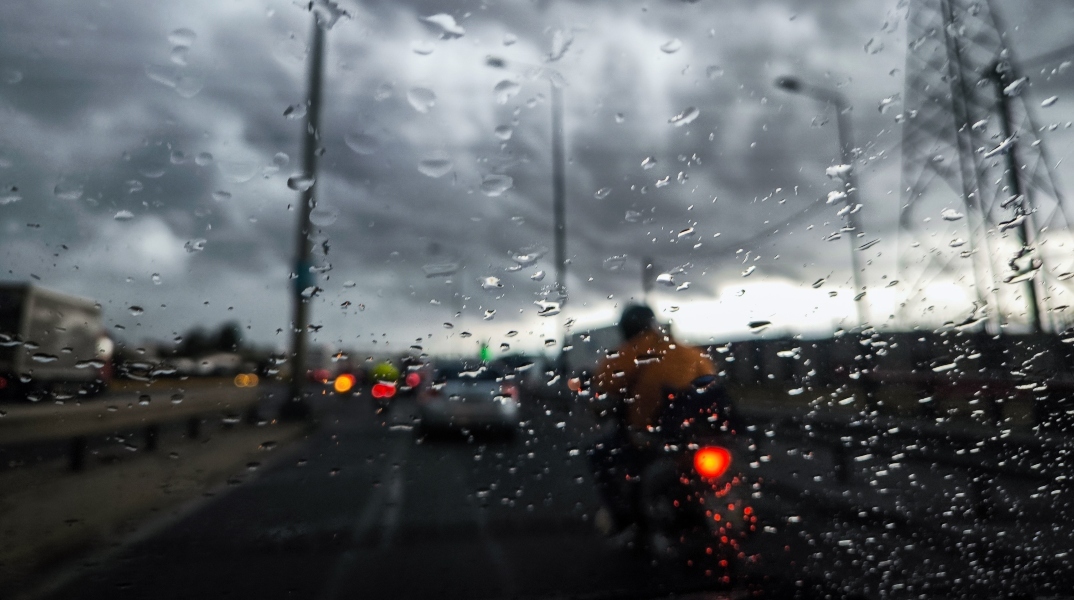 Καιρός, δρομος, βροχη