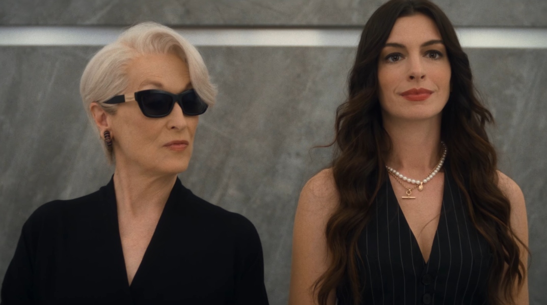 Ο Διάβολος φοράει Prada 2: Σε κυκλοφορία το πρώτο teaser με την Μέριλ Στριπ και την Αν Χάθαγουεϊ 