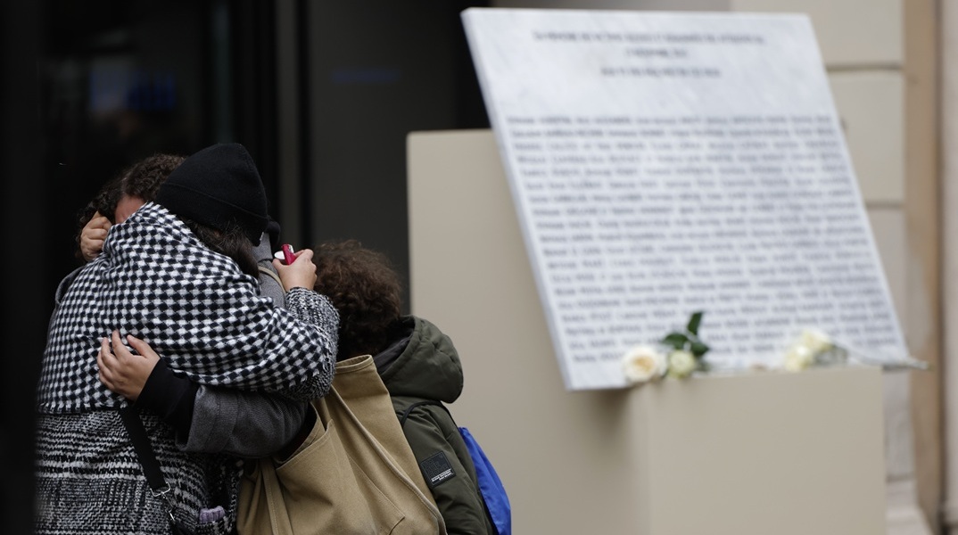 10 χρόνια μετά το Μπατακλάν, η γαλλική πολιτική φέρει ακόμη τα σημάδια των επιθέσεων