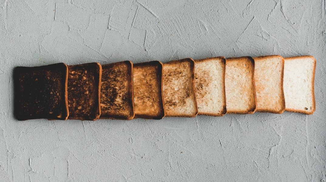 Τι λέει η επιστήμη για το ακρυλαμίδιο στα καμένα τρόφιμα και πώς να μειώσεις τον κίνδυνο