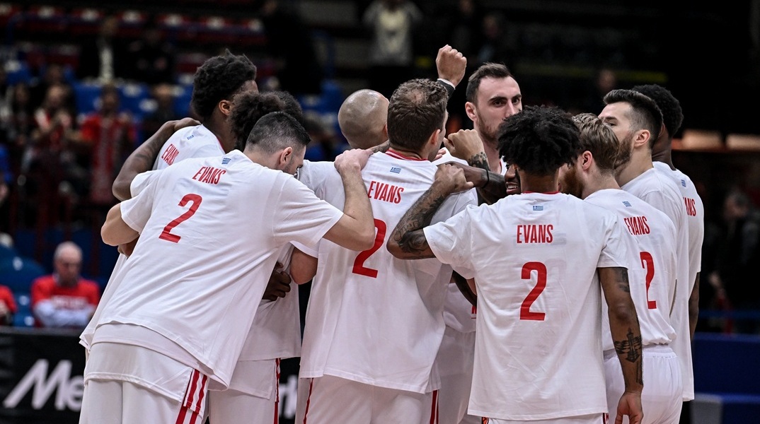 «Ποτέ μην χάνεις την ελπίδα σου» - Το συγκινητικό μπλουζάκι του Ολυμπιακού για τον Έβανς