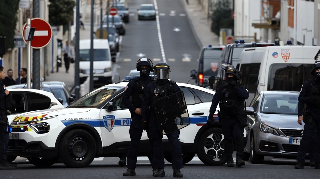 Φρίκη στη Γαλλία: Γυναίκα αυτοκτόνησε κόβοντας τον λαιμό της με αλυσοπρίονο σε πάρκινγκ καταστήματος