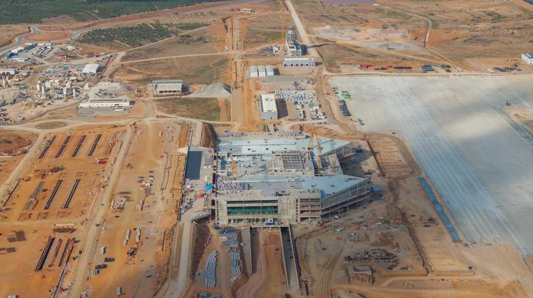 Ηράκλειο: Το 2027 ξεκινούν οι πρώτες δοκιμαστικές πτήσεις από το νέο αεροδρόμιο στο Καστέλλι	