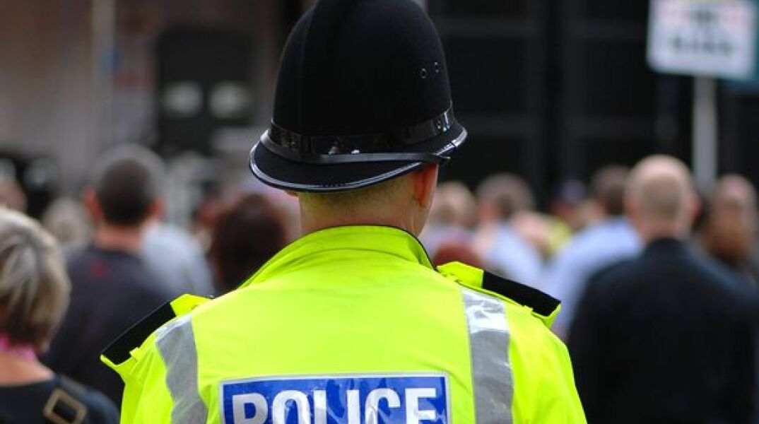 1_police-officer-during-mathew-street-festival