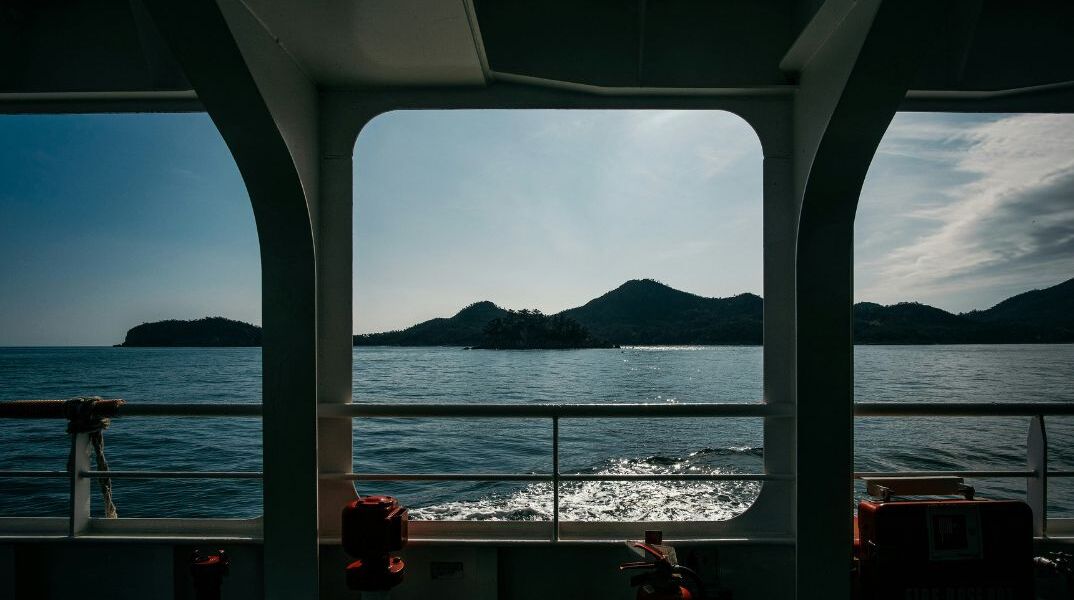 Νότια Κορέα: Φέρι προσέκρουσε σε νησίδα επειδή ο χειριστής κοιτούσε το κινητό του