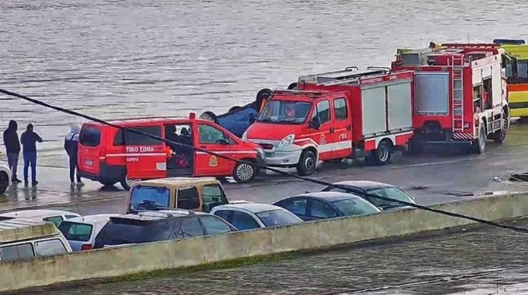 Κεφαλονιά, λιμανι, ασθενοφορο, πυροσβεστικο