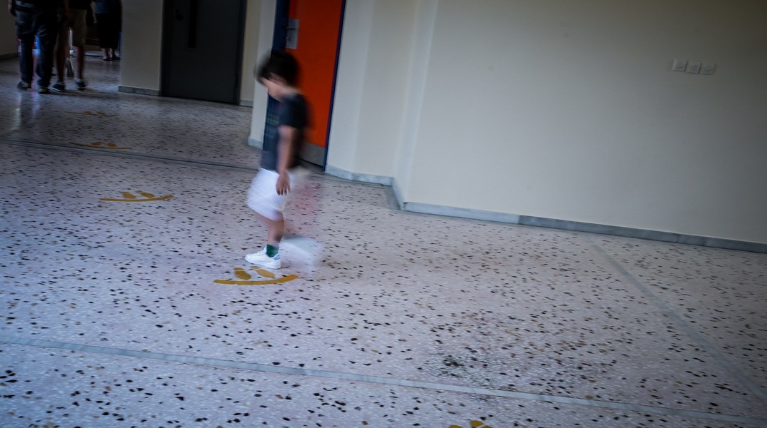 Λουτράκι: «Ρε, παιδιά και λίγο σεβασμός» – «Φοβήθηκα», λέει η δασκάλα που κατήγγειλε τον 6χρονο 