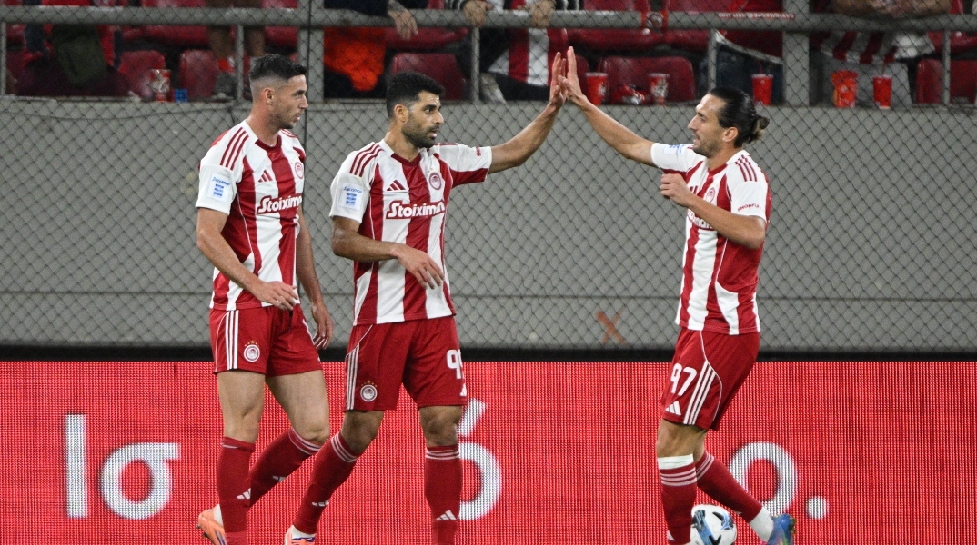 ποδοσφαιριστες πανυγηριζουν