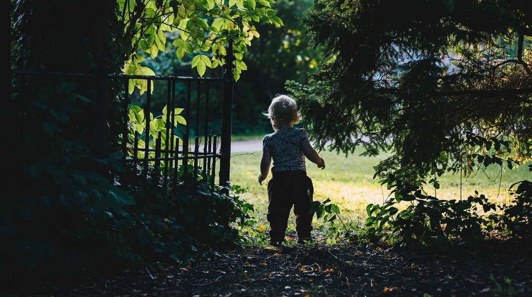 Χωρισμένα από τα παιδιά τους: Η διαμάχη των Γροιλανδών γονέων με τις κοινωνικές υπηρεσίες της Δανίας