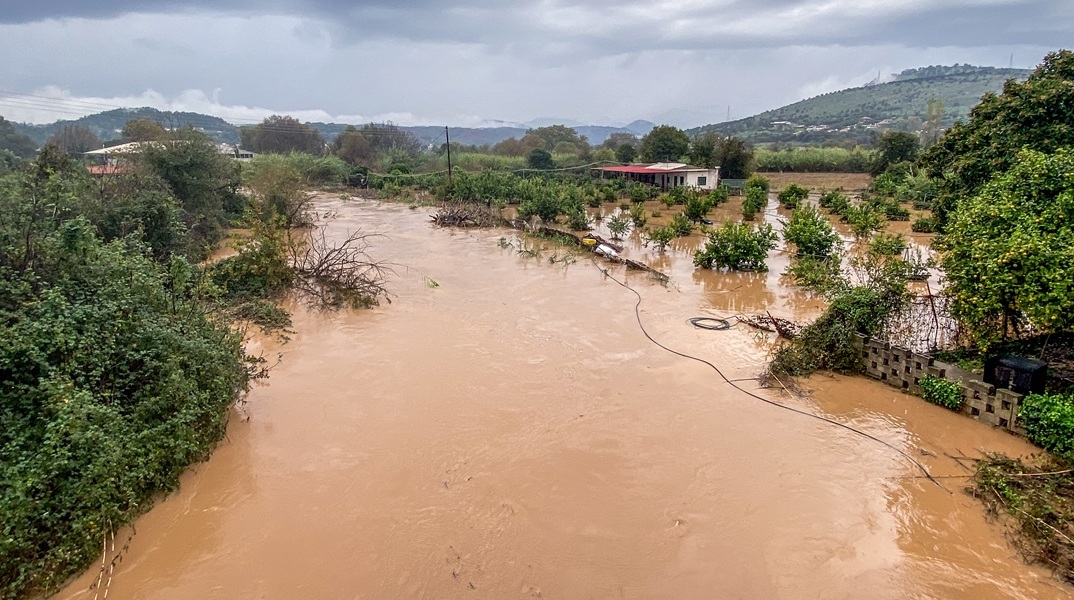 Μετρά τις πληγές της από την κακοκαιρία η Δυτική Ελλάδα - Παραμένουν αποκλεισμένοι κάτοικοι στα Τζουμέρκα