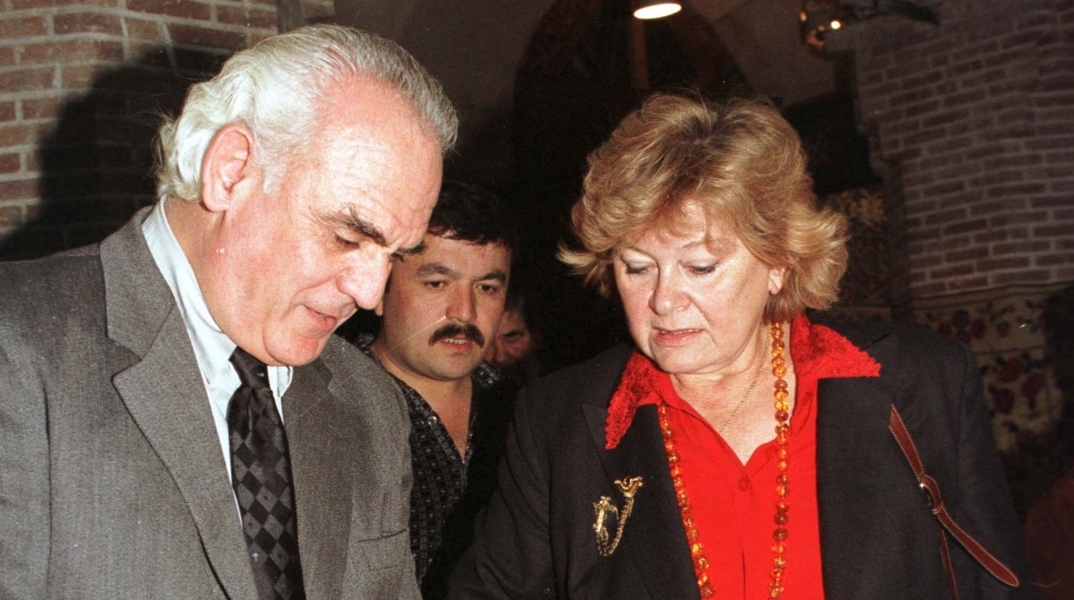 Ο Άκης Τσοχατζόπουλος με την Γκούντρουν Μολντενάουερ στο Ουζμπεκιστάν, 1998