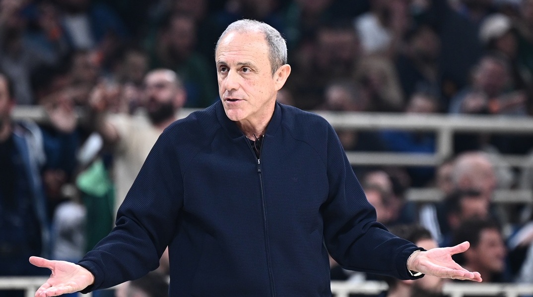 «Βόμβα» στην Αρμάνι Μιλάνο: Παραιτήθηκε από τη θέση του προπονητή ο Έτορε Μεσίνα