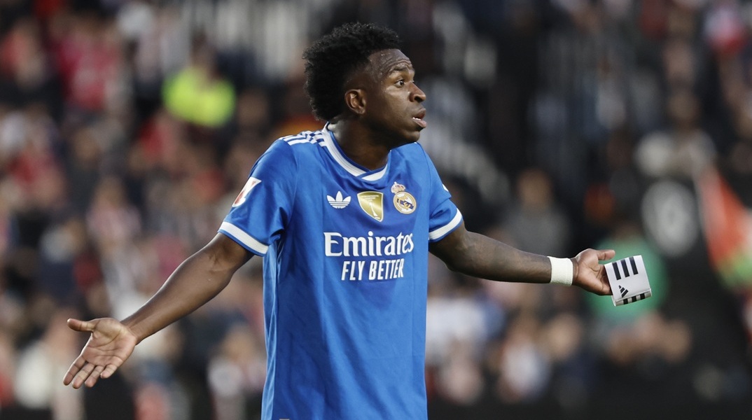 Ρεάλ Μαδρίτης: Στα άκρα οι σχέσεις Βινίσιους-Αλόνσο – «Δεν ανανεώνω όσο είναι στον πάγκο»