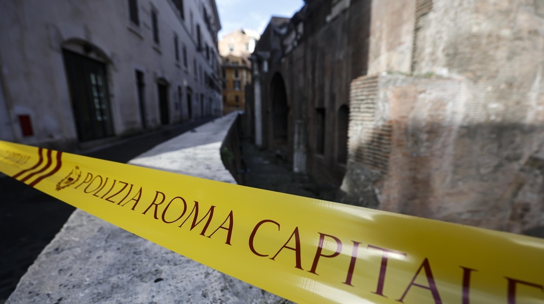 Φρίκη στη Ρώμη: 20χρονη βιάστηκε μπροστά στον σύντροφό της στο πάρκο Tor Tre Teste