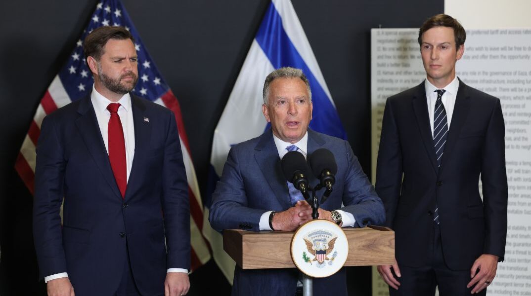 H διαρροή συνομιλιών που δείχνει τον απεσταλμένο του Τραμπ να «καθοδηγείται» από το Κρεμλίνο