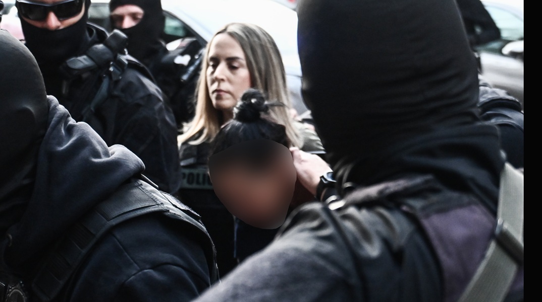 Δολοφονία στη Σαλαμίνα:  «Απορώ πως έφτασα σε αυτό το σημείο» λέει η 46χρονη 