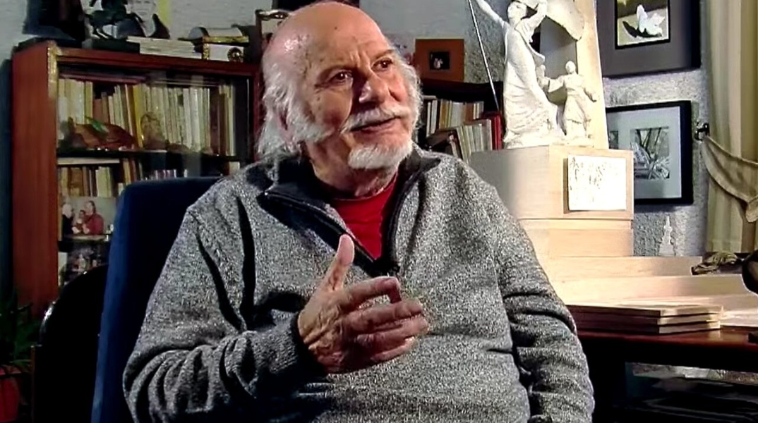 Ο γλύπτης Ευάγγελος Μουστάκας