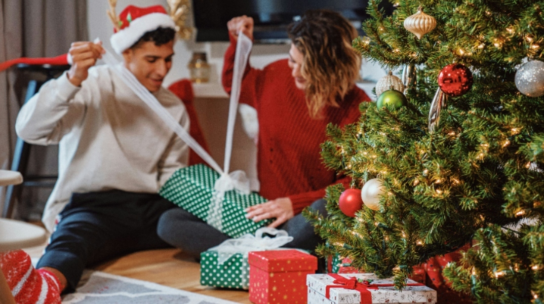 6 tips για να απολαύσετε τις γιορτές χωρίς στρες