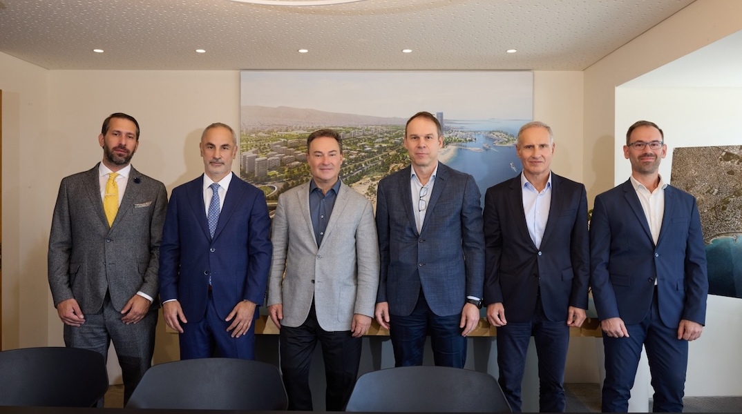 (από αριστερά): Σ. Παπαγεωργίου, Smart Energy & Telecoms Director, LAMDA Development, Θ. Γαβριηλίδης, Chief Investment Officer, LAMDA Development, O. Αθανασίου, CEO LAMDA Development, Κ. Νεμπής, Πρόεδρος και Διευθύνων Σύμβουλος Ομίλου ΟΤΕ, Γ. Κωνσταντινίδης – Chief Strategy, Transformation & Wholesale Officer Ομίλου ΟΤΕ, Δ. Τσατσάνης, Strategy & Business Transformation Principal Ομίλου ΟΤΕ.