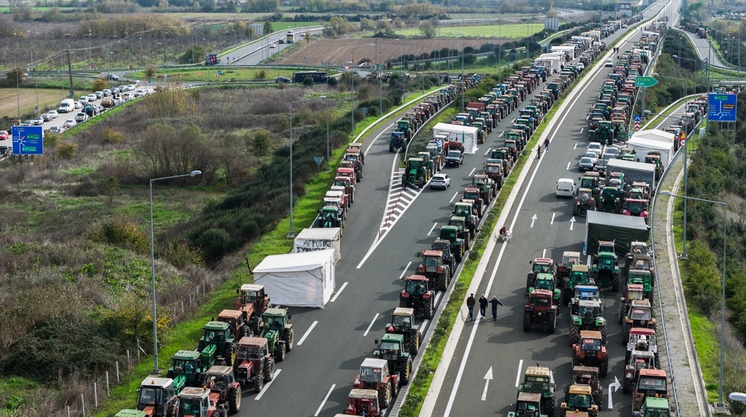 Οι αγρότες κλείνουν και το τελωνείο του Προμαχώνα - Κλιμακώνονται οι κινητοποιήσεις, ποιοι δρόμοι είναι κλειστοί