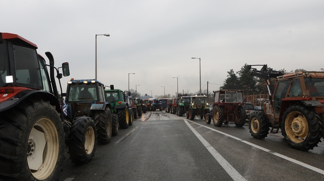Στο τελωνείο του Προμαχώνα κατευθύνονται οι αγρότες – Πέρασαν το αστυνομικό μπλόκο
