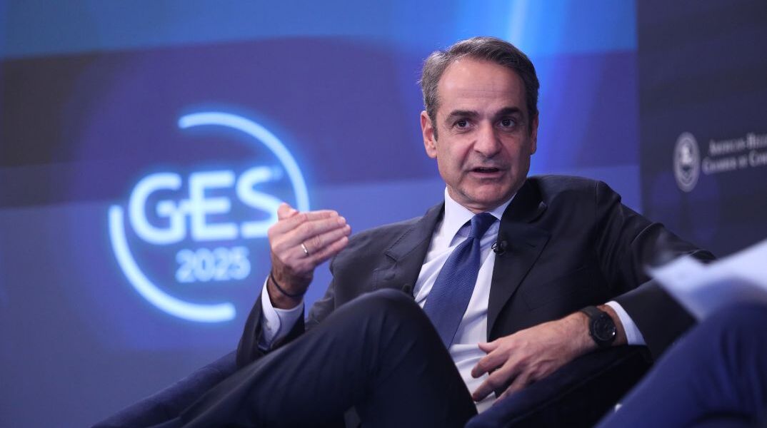 Μητσοτάκης για Τσίπρα: «Εσείς θα μπαίνατε σε καράβι που ο καπετάνιος το έστειλε μια φορά στα βράχια;»