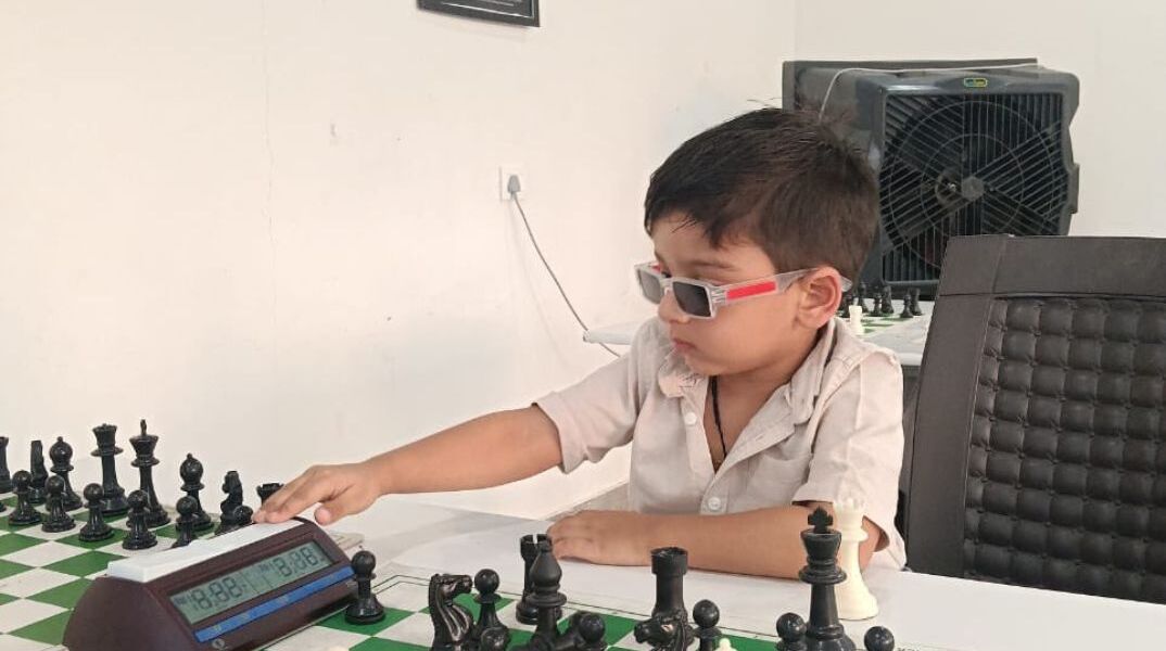 Παιδί τριών ετών γίνεται ο νεότερος σκακιστής στην ιστορία με επίσημη βαθμολογία της FIDE