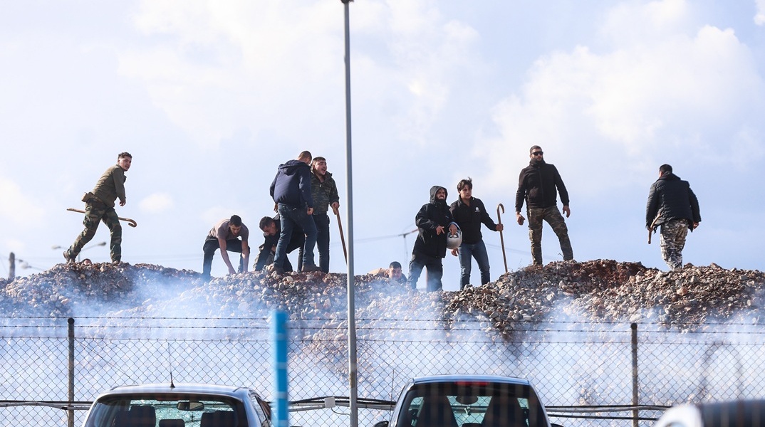 Ταυτοποιήθηκαν οι αγρότες στα επεισόδια της Κρήτης - Παραπέμπονται για εγκληματική οργάνωση