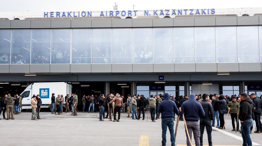 Μπλόκα αγροτών: Άνοιξε το αεροδρόμιο στα Χανιά – Πτήσεις έως τις 23:00 στο αεροδρόμιο Ηρακλείου