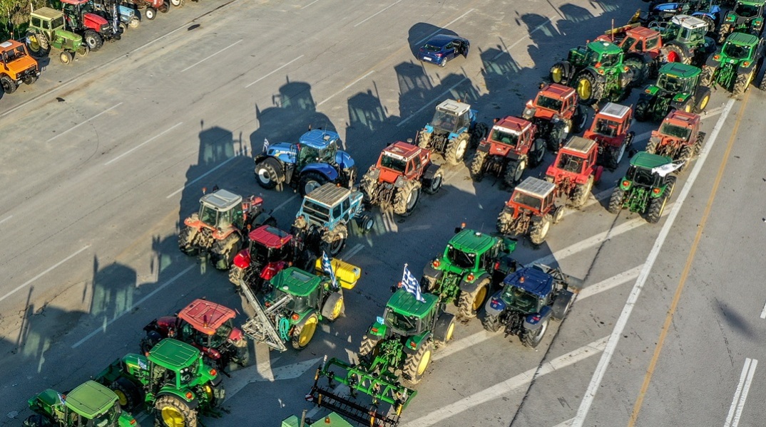«Ας έρθει ο εισαγγελέας στα μπλόκα να μας συλλάβει» - Δεν αποχωρούν οι αγρότες