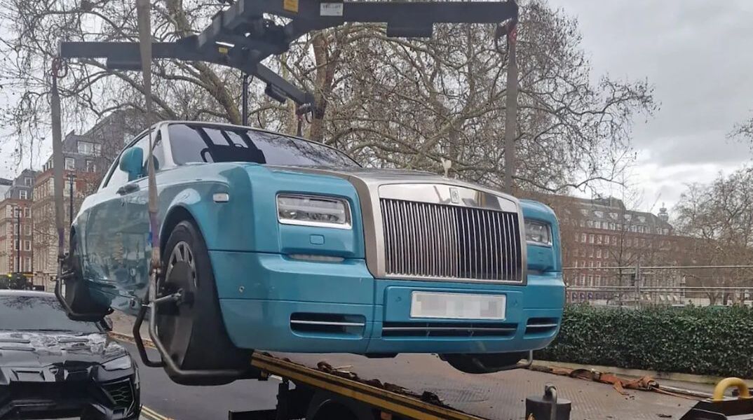 Πώς ο δήμος του Λονδίνου «σήκωσε» Rolls Royce και Lamborghini από το πεζοδρόμιο
