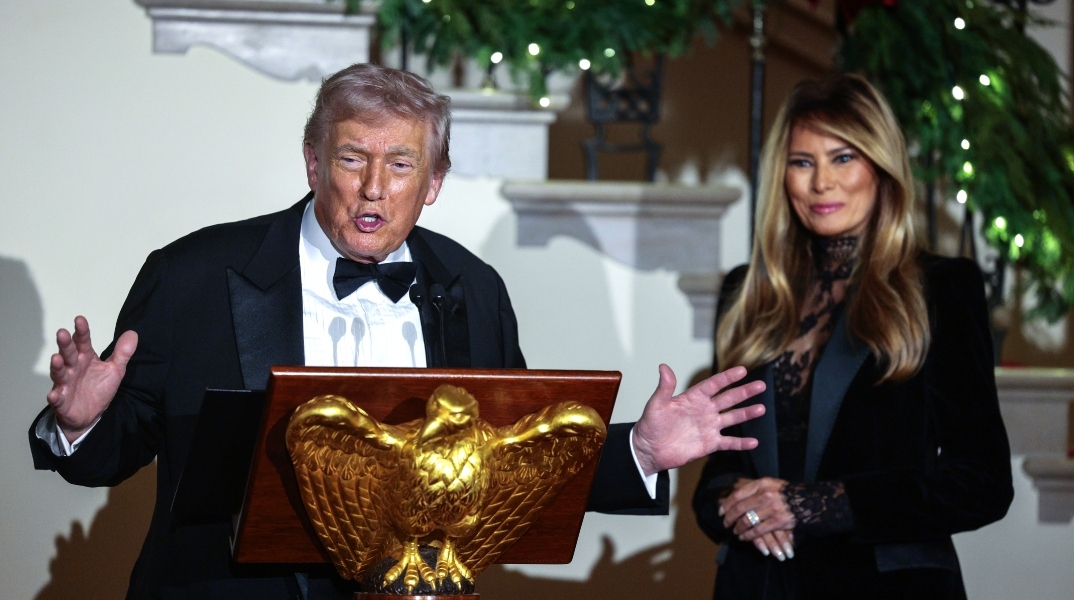 Ο Ντόναλντ Τραμπ και η Πρώτη Κυρία Μελάνια Τραμπ παρευρίσκονται στον Χορό του Κογκρέσου στο Μεγάλο Φουαγιέ του Λευκού Οίκου στην Ουάσινγκτον