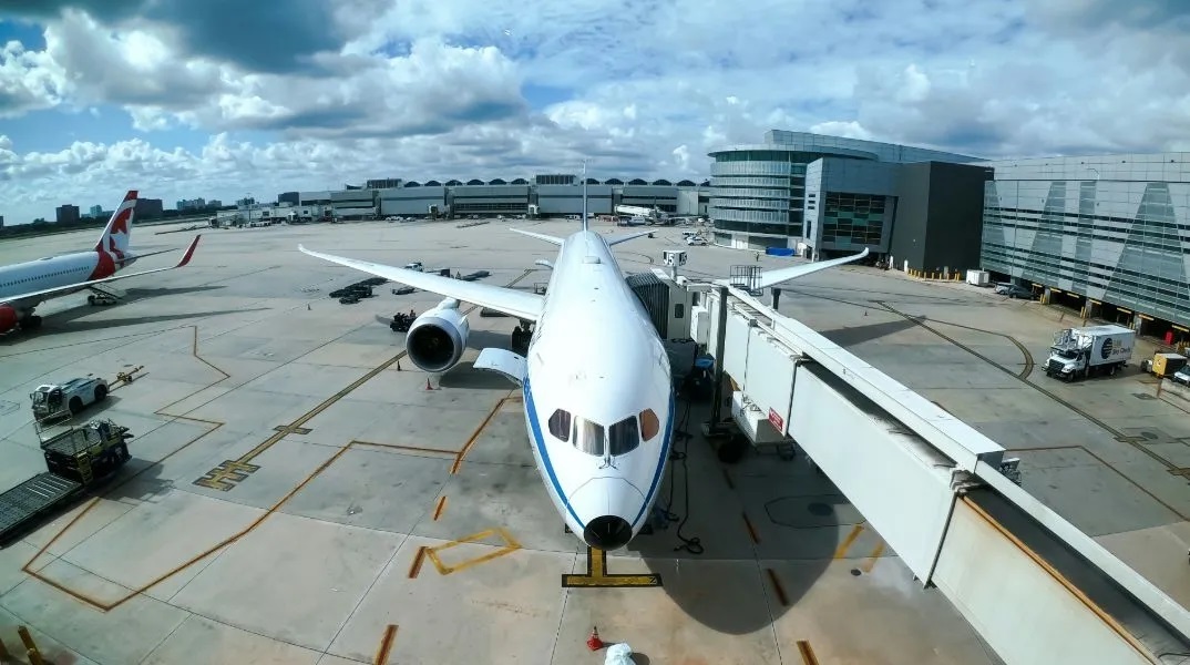 Αναγκαστική προσγείωση για Boeing της United Airlines