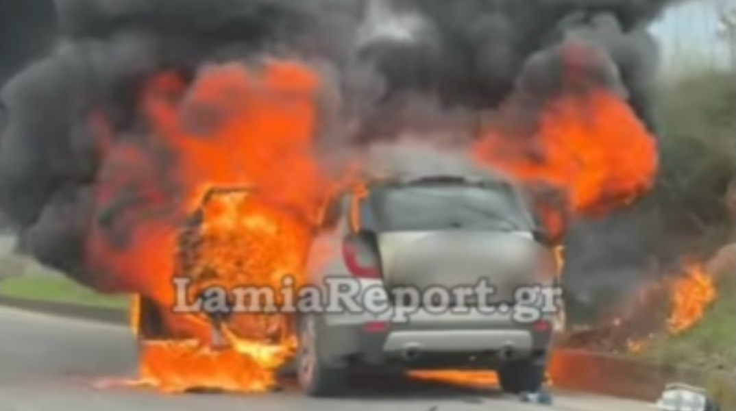 Αυτοκίνητο τυλίχτηκε στις φλόγες