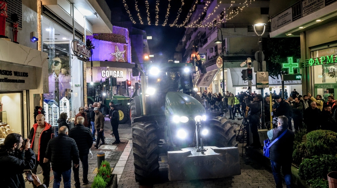 Διαμαρτυρία αγροτών στα γραφεία βουλευτών της Νέας Δημοκρατίας στη Λάρισα