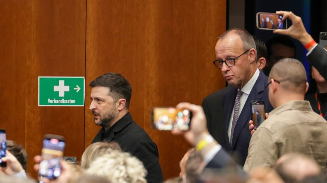 Ο πρόεδρος της Ουκρανίας Βολοντίμιρ Ζελένσκι με τον γερμανό καγκελάριο, Φρίντριχ Μερτς