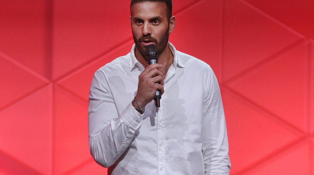 Το «τρίποντο της αλλαγής»: Όταν ο Αλέξης Τσίπρας αποθέωνε τον Νίκο Παππά