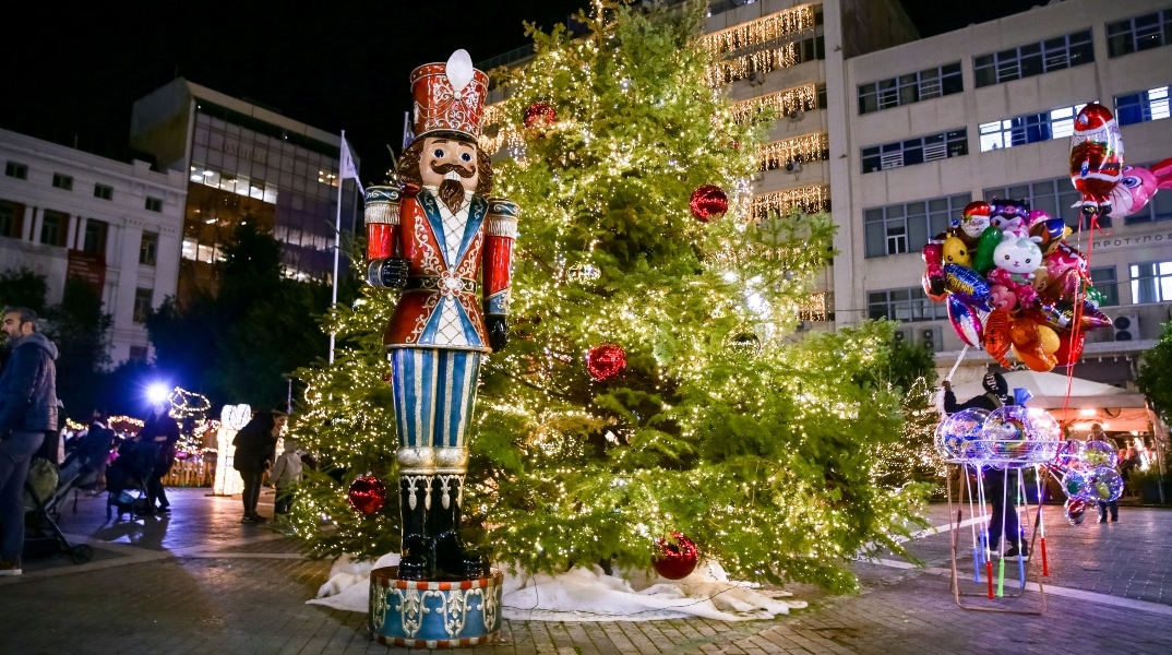 Χριστουγεννιάτικος στολισμός στον Πειραιά